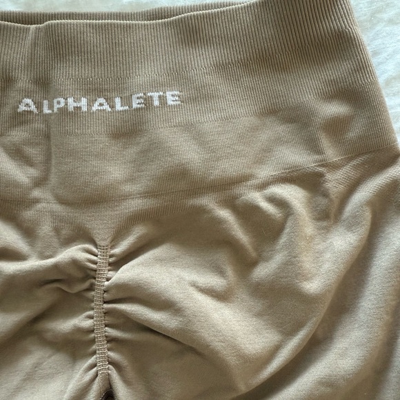 Alphalete amplify 4.5” shorts - Picture 2 of 2